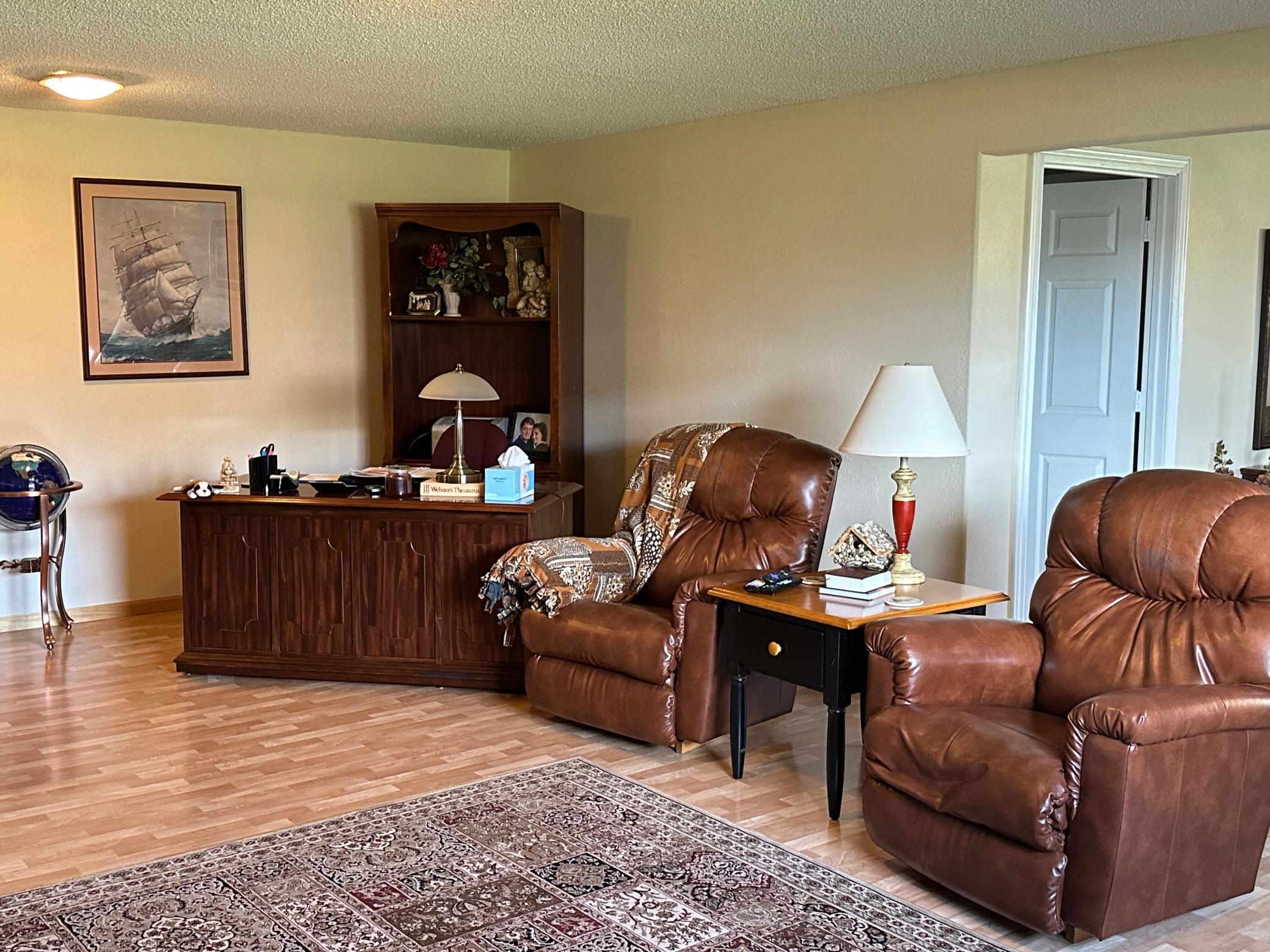 Family room 2.jpg