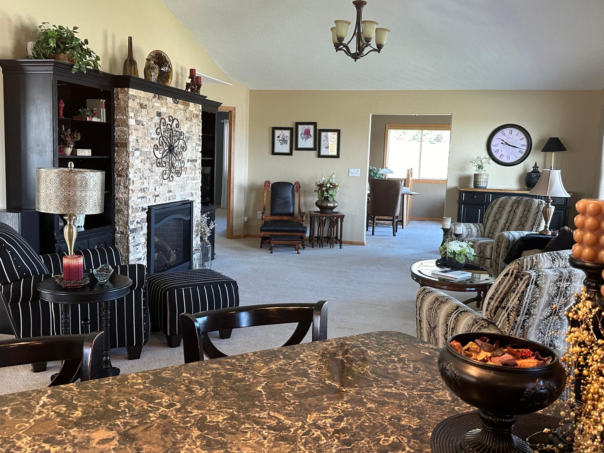 Livingroom 3.jpg