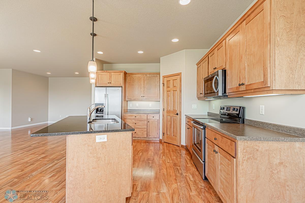 Kitchen_2.jpg