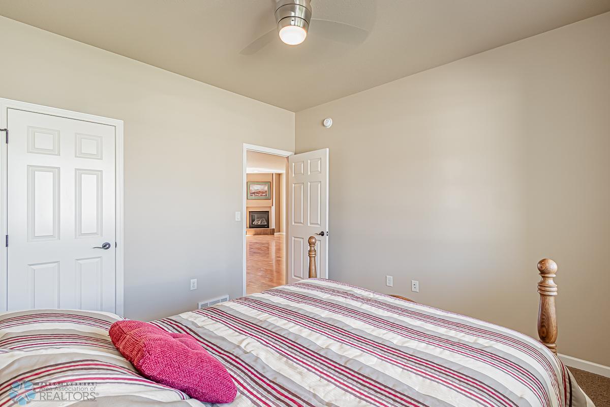 Bedroom2_2.jpg