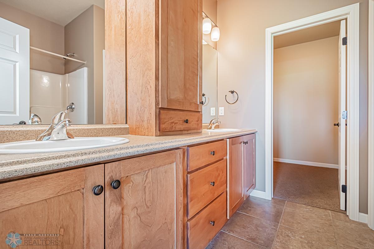 Primary_Bathroom_1.jpg