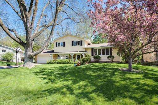 Lovely 4 level split entry on over a quarter of an acre treed lot.