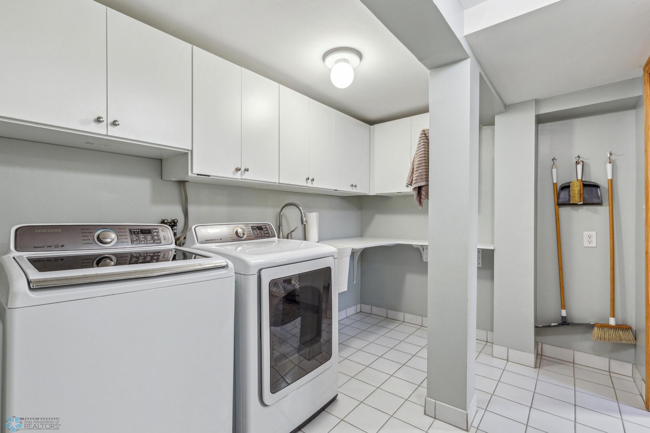 (40) Laundry Room.jpg
