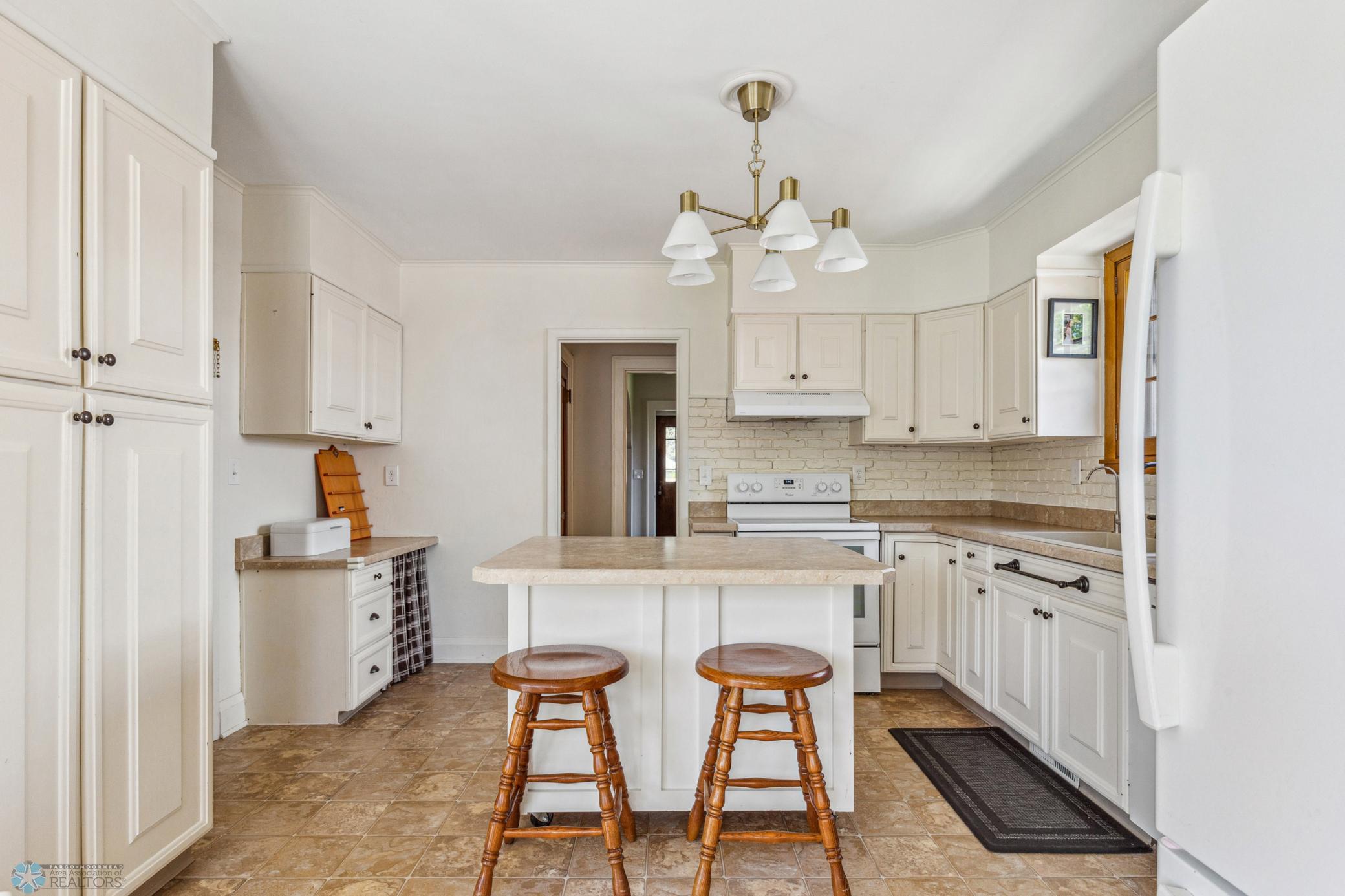 (18) Kitchen.jpg