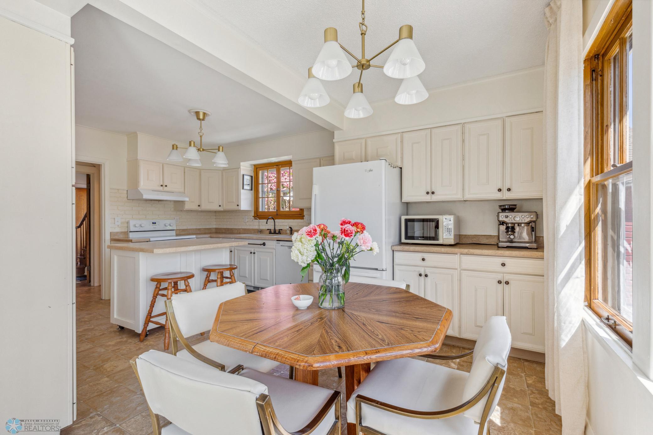 (20) Eating Area.jpg