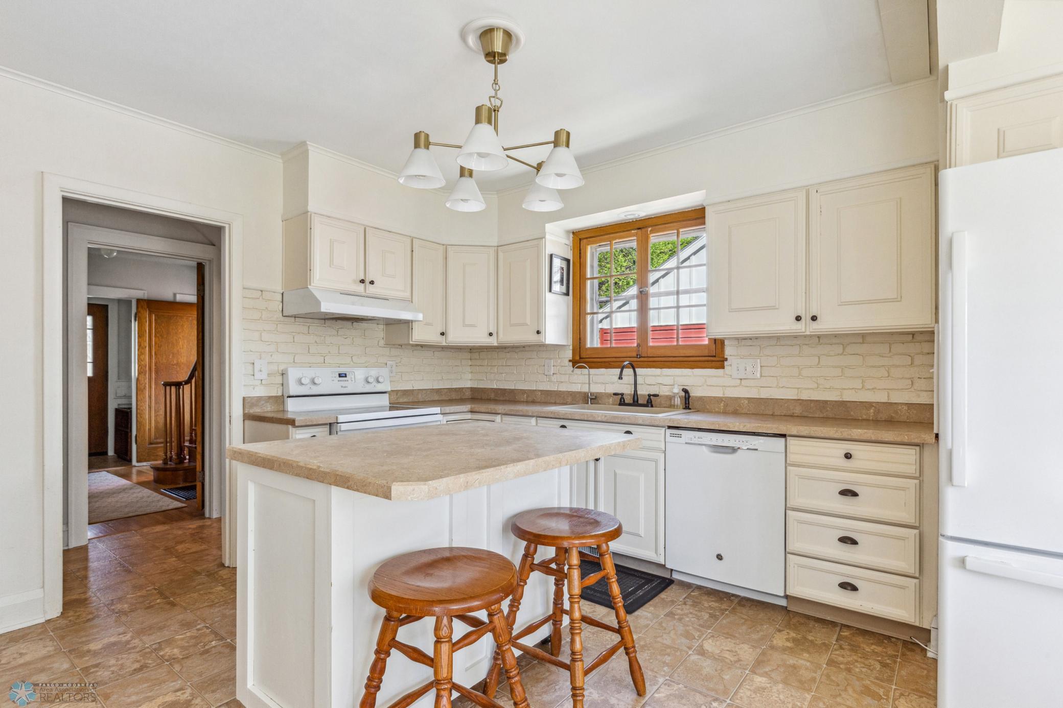 (17) Kitchen.jpg