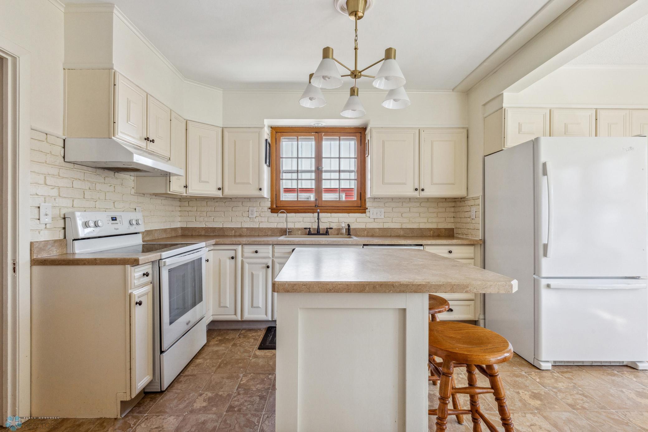 (15) Kitchen.jpg