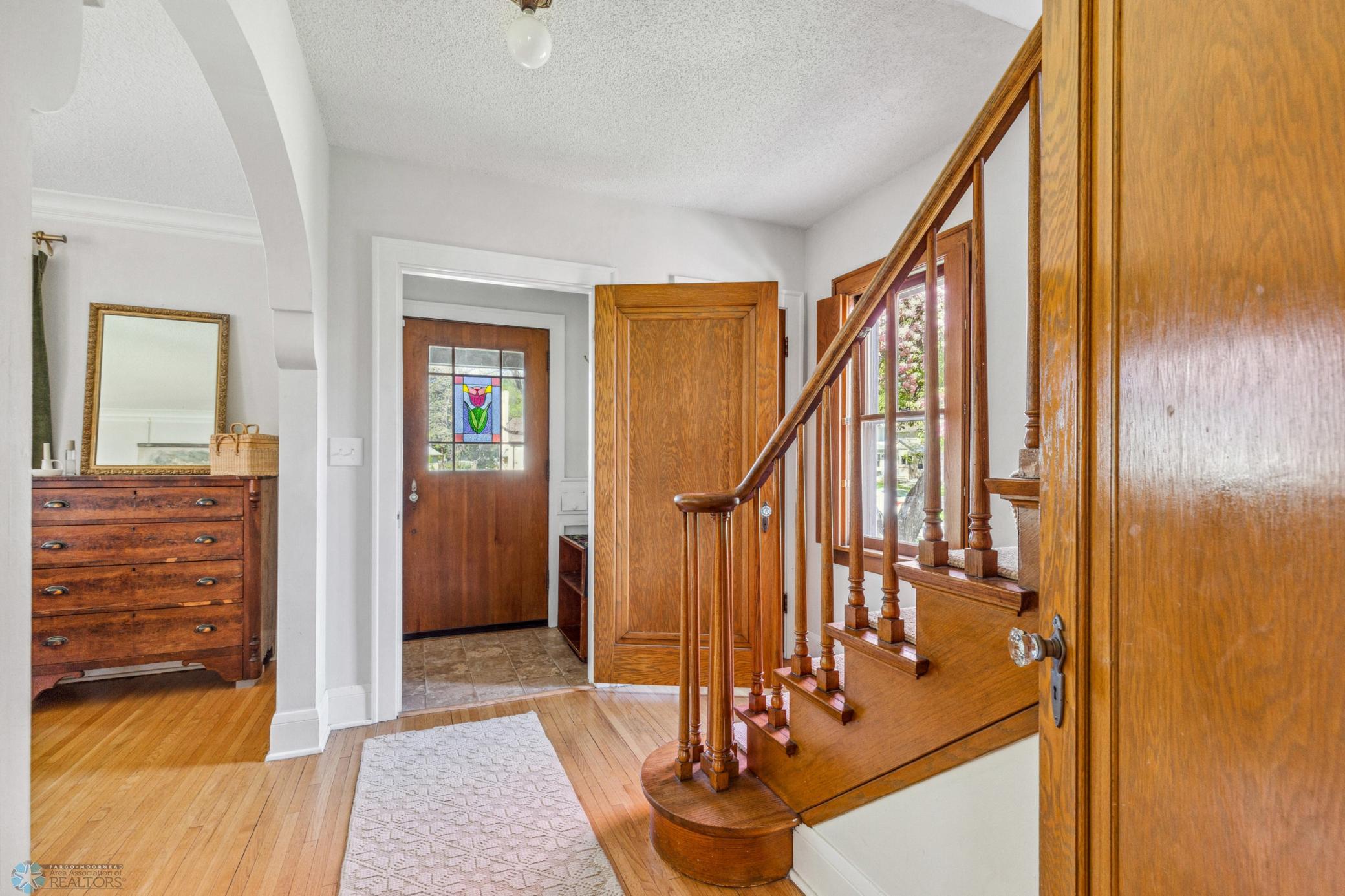 (8) Front Entry.jpg