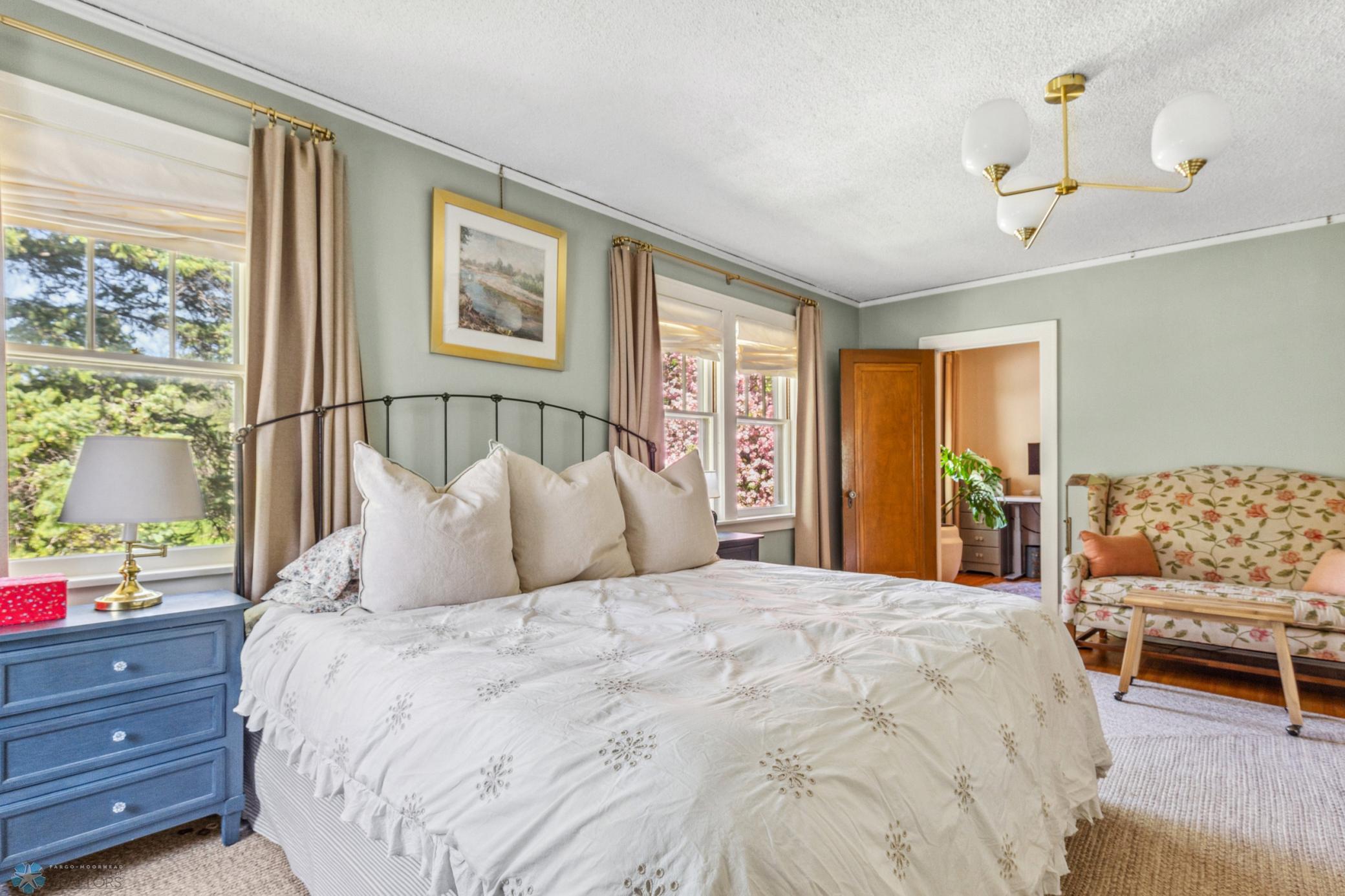 (27) Master-Bed 1 w: Walk-In Closet.jpg