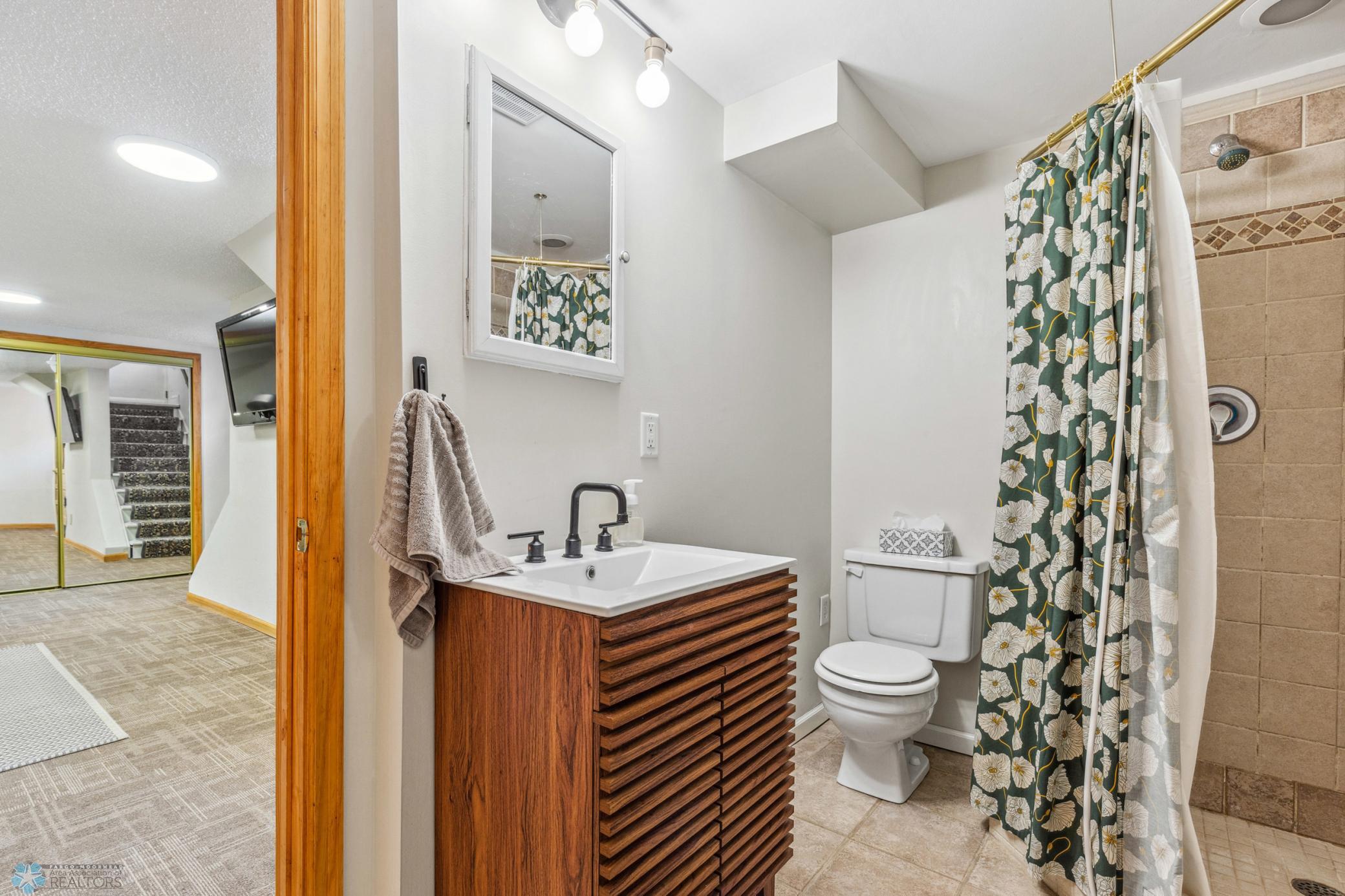 (39) Basement 3:4 Bath.jpg