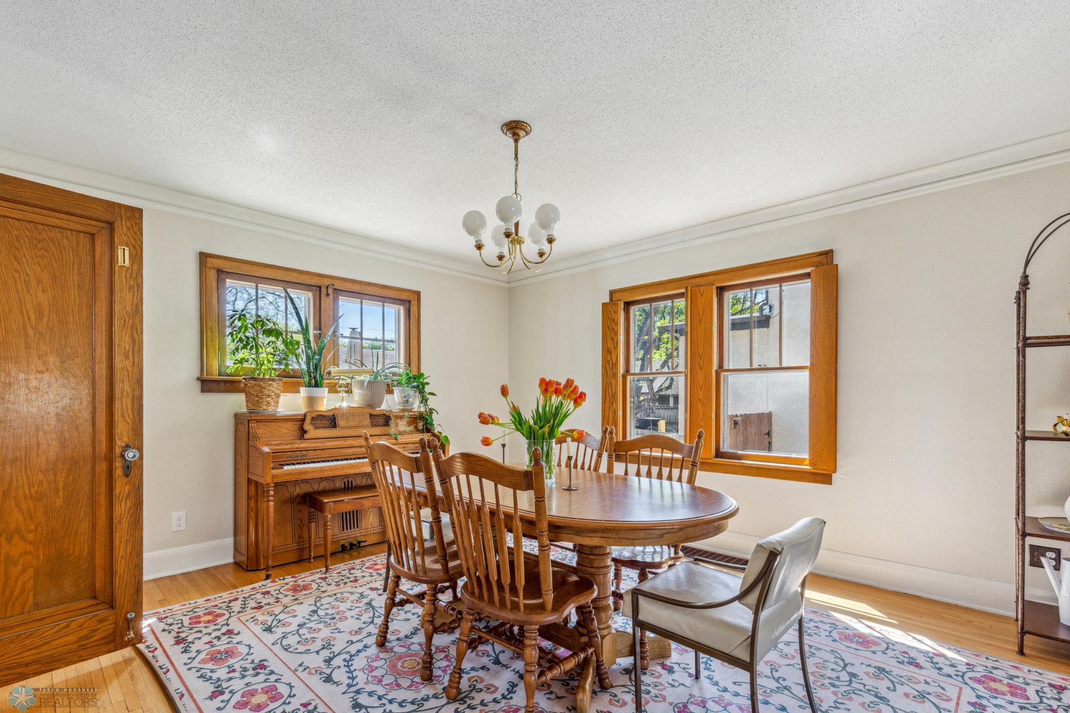 (13) Dining Room.jpg