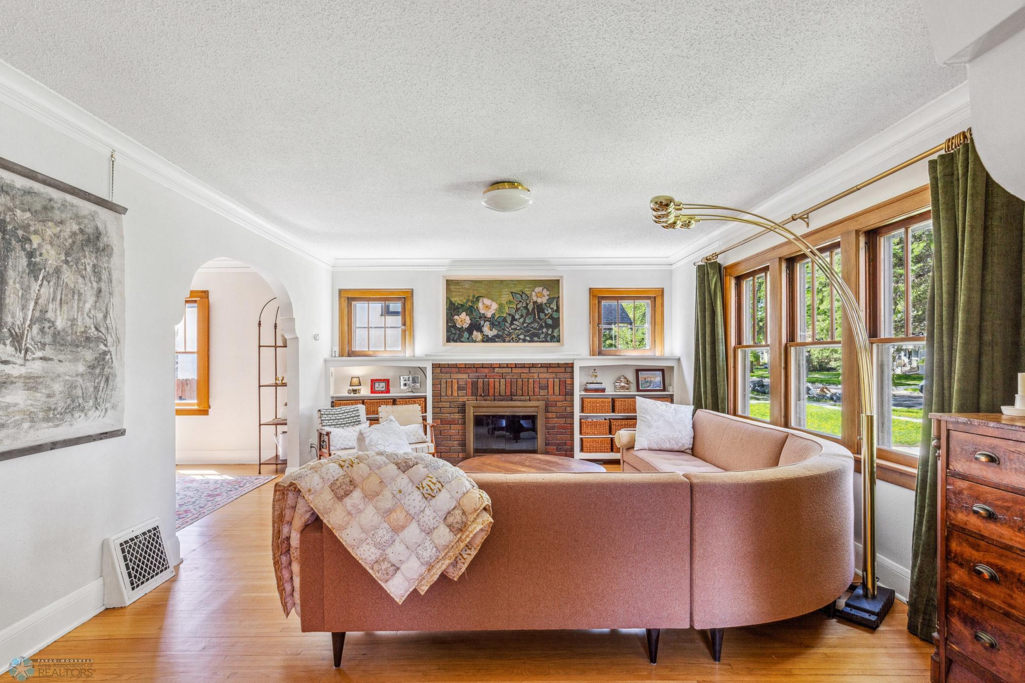 (9) Living Room.jpg