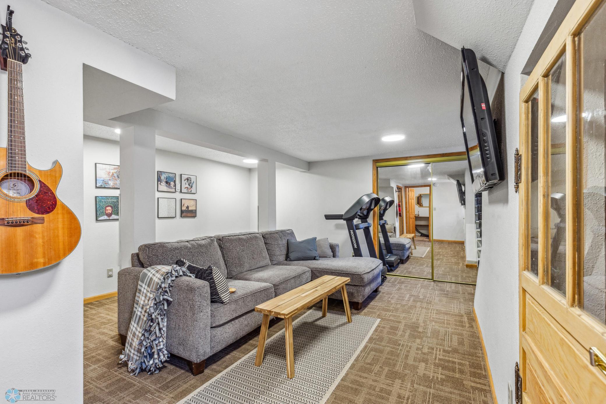 (38) Basement Family Room.jpg