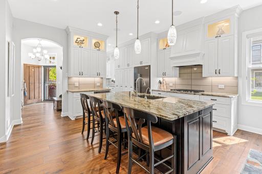 255 Bellwether Path, Wayzata, MN 55391