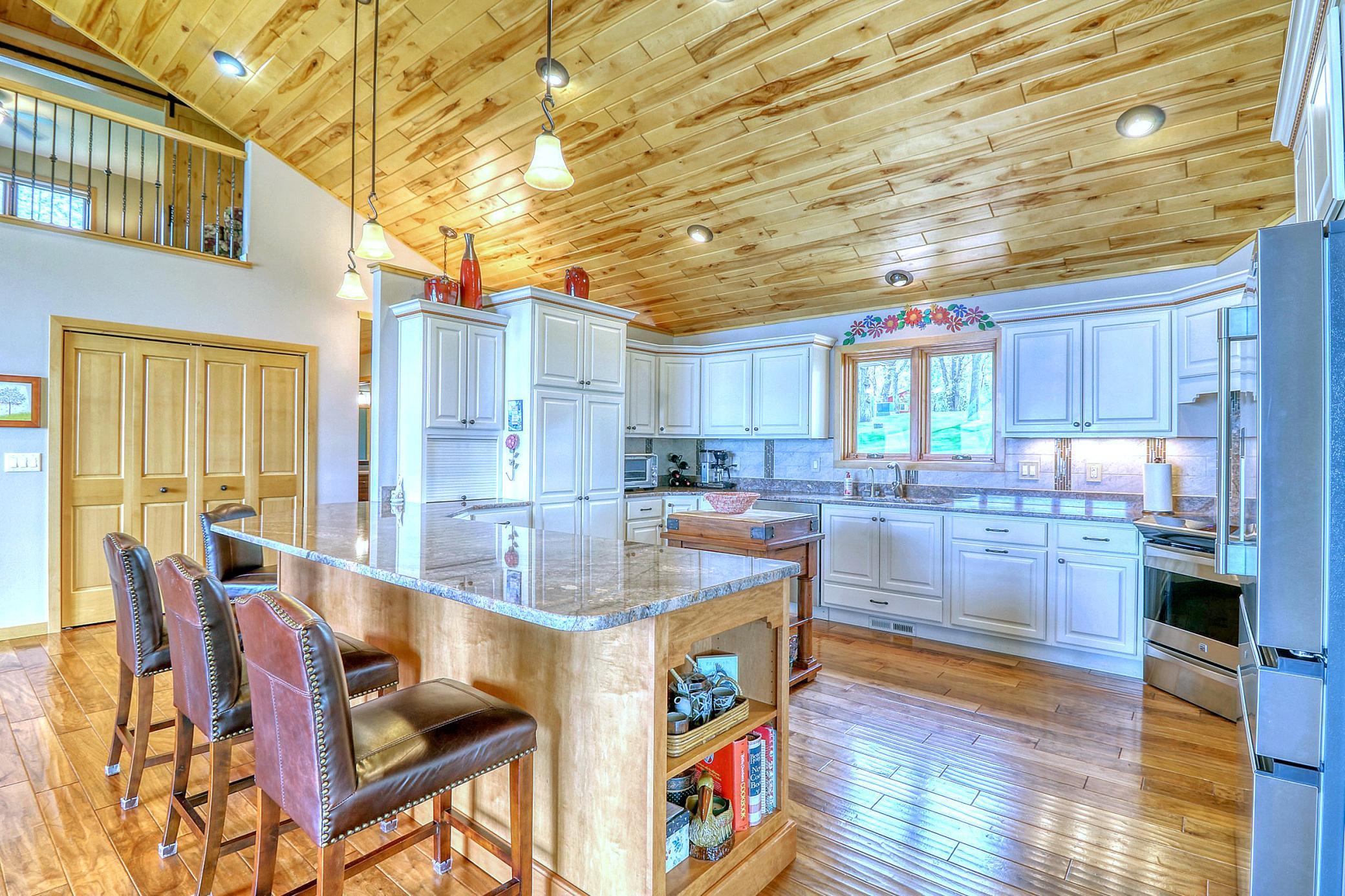 Kitchen1_0.jpg