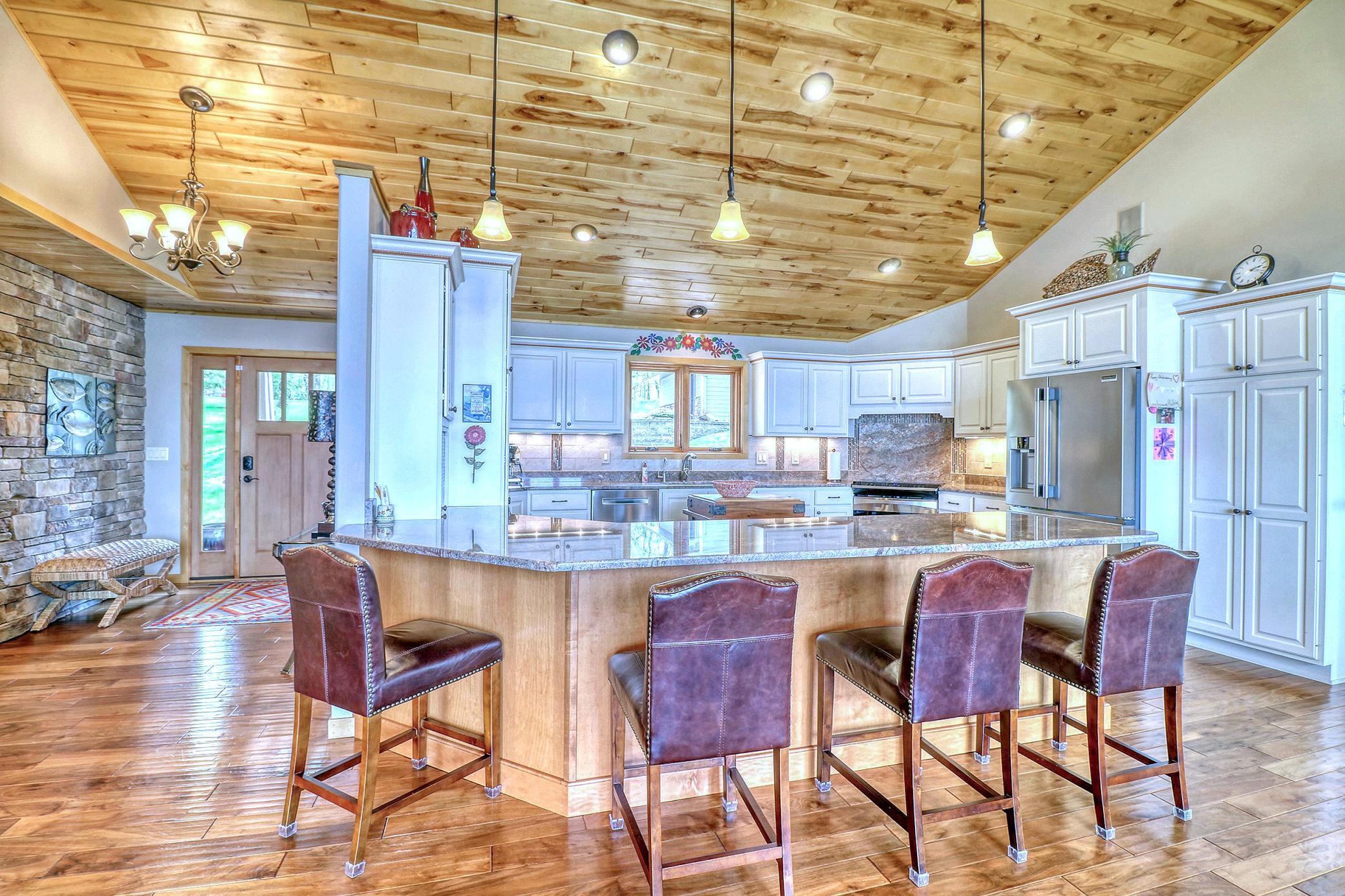 Kitchen1_1.jpg