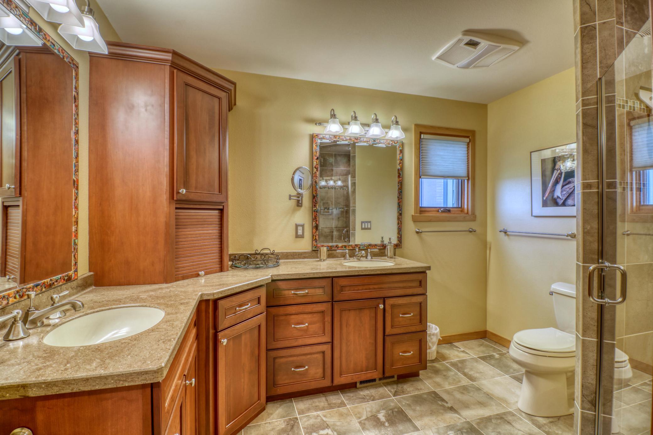 Primary Bathroom1_1.jpg