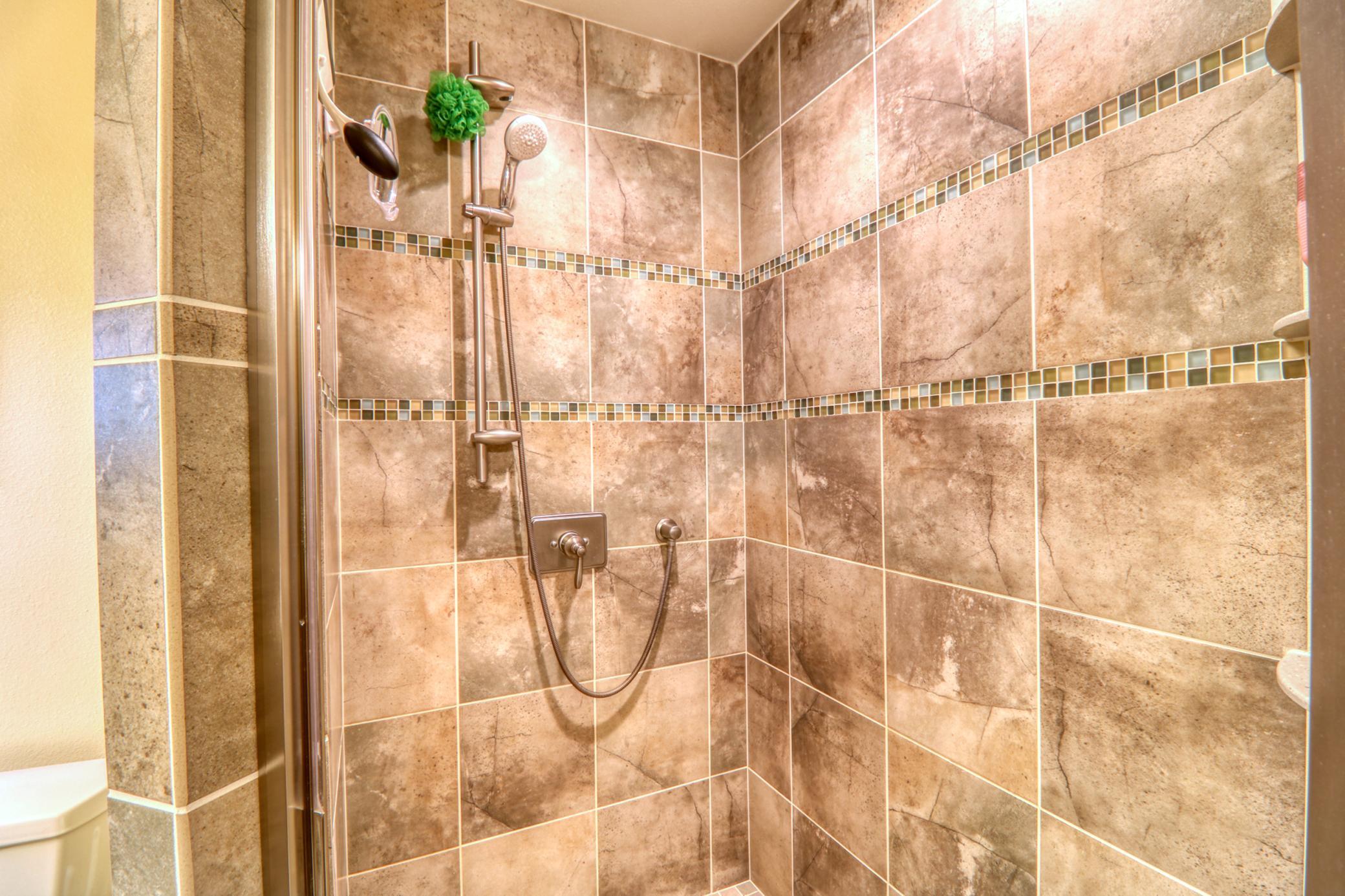 Primary Bathroom1_3.jpg