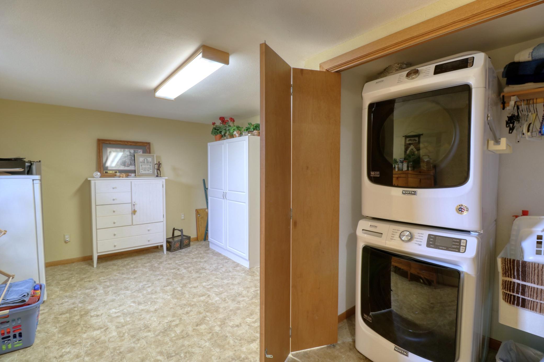 Basement_Laundry1_1.jpg