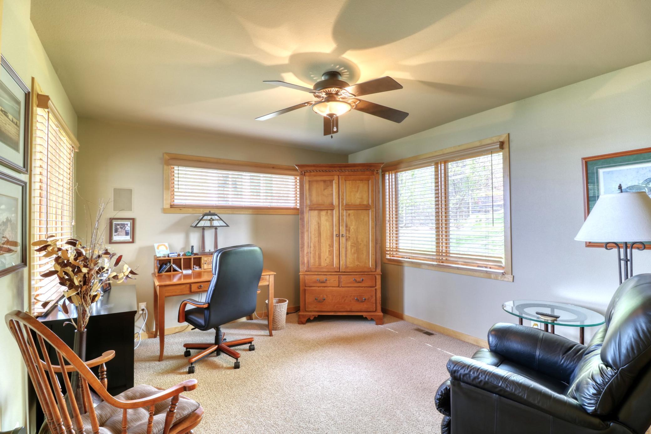 BDRM/DEN w/ Murphy Bed