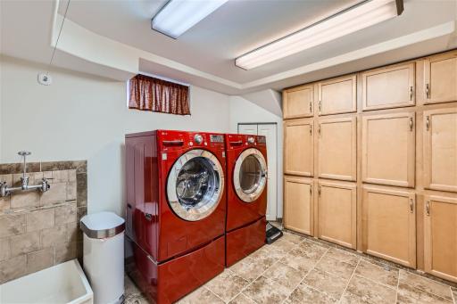 4753 Island View Dr - Web Quality - 039 - 35 Lower Level Laundry Room.jpg