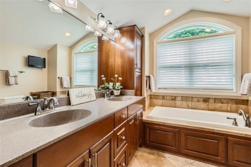 4753 Island View Dr - Web Quality - 033 - 25 2nd Floor Primary Bathroom.jpg