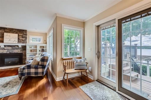 4753 Island View Dr - Web Quality - 024 - 15 Breakfast Area.jpg