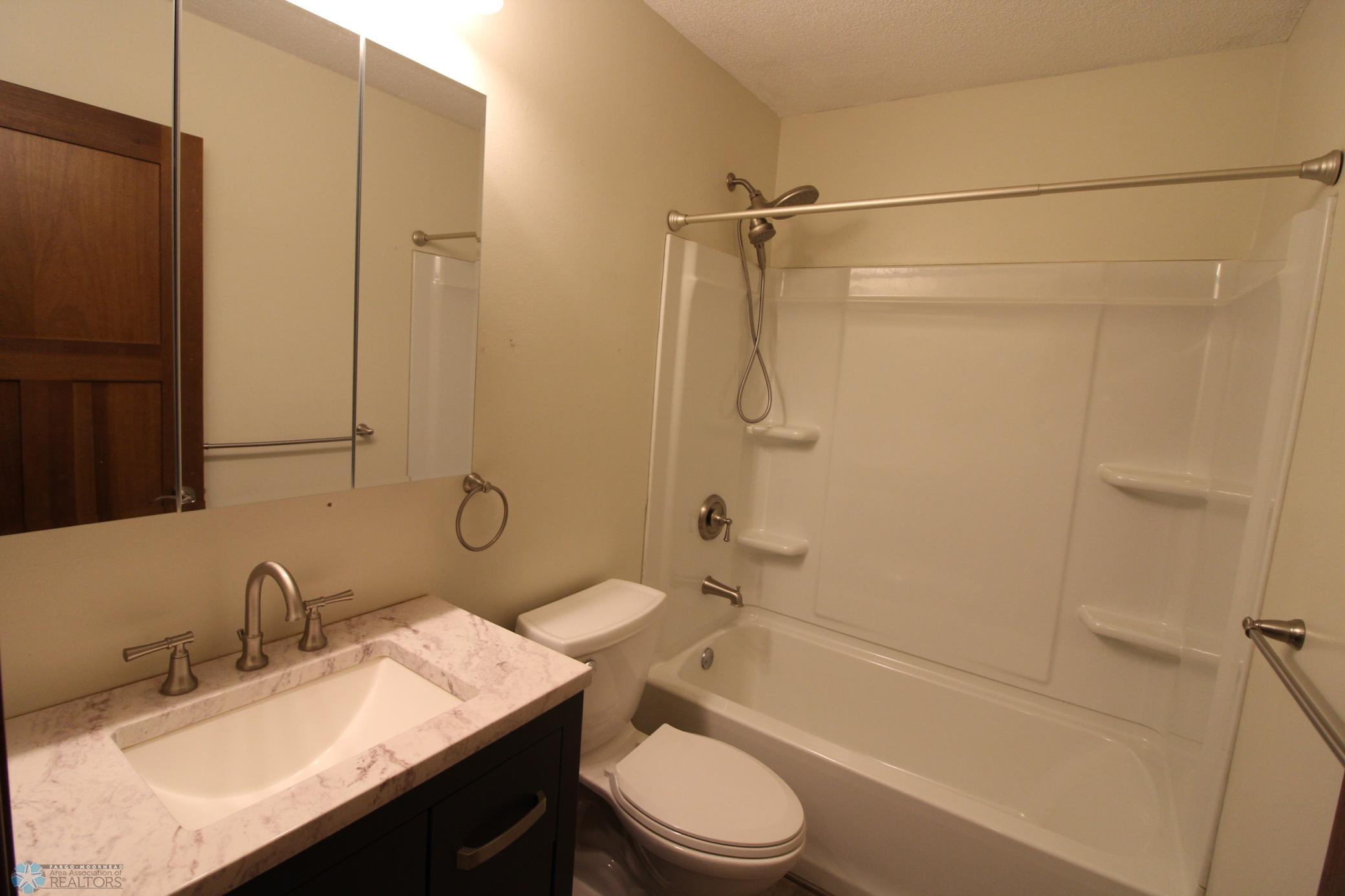 Full Bath Up1
