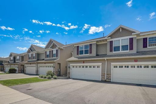 328 Orendorff Way NE, Minneapolis, MN 55421
