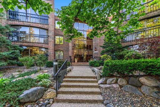5501 Dewey Hill Road, 223, Minneapolis, MN 55439
