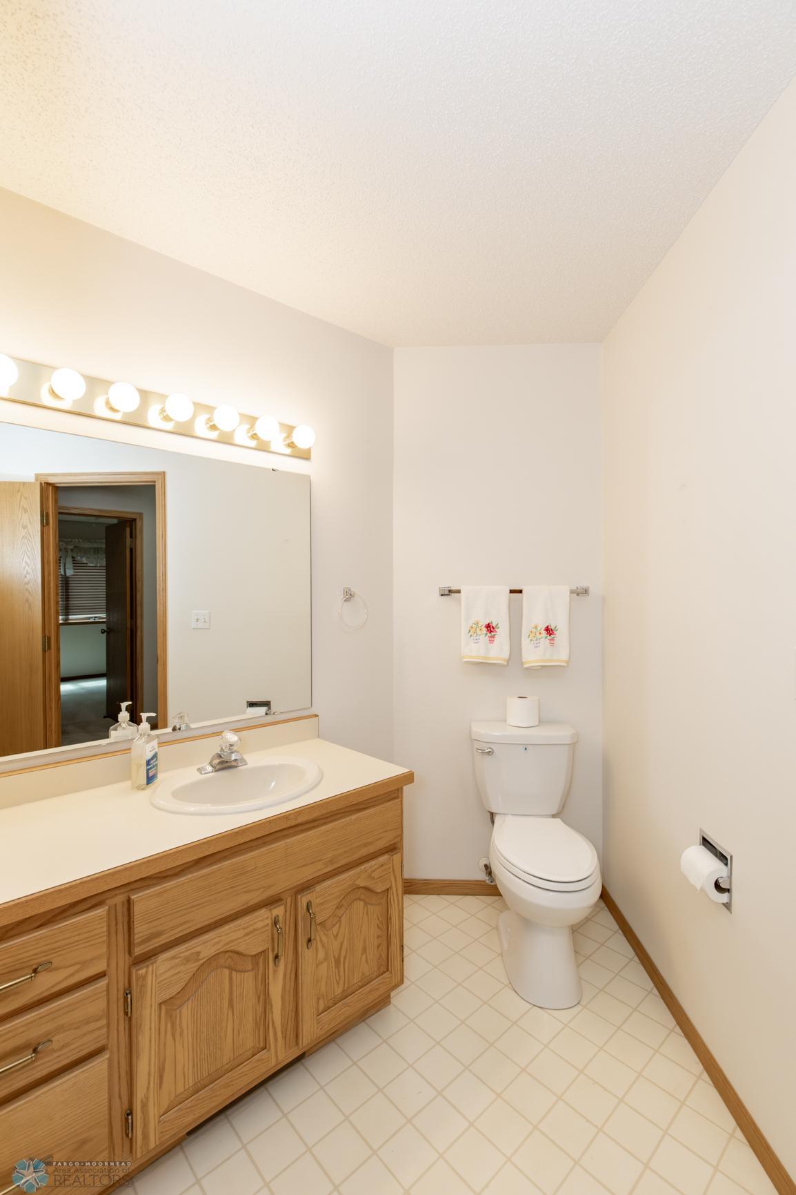 Bathroom 2 - Full