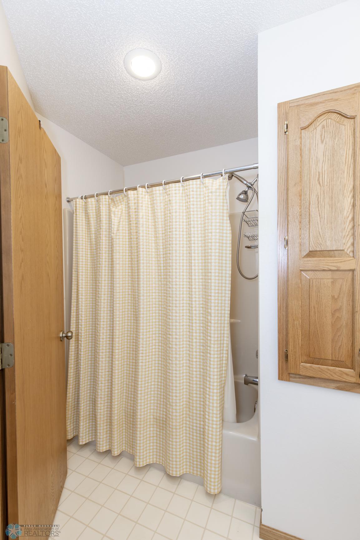 Bathroom 2 - Full