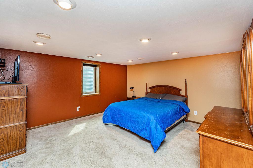 Large Ensuite Bedroom