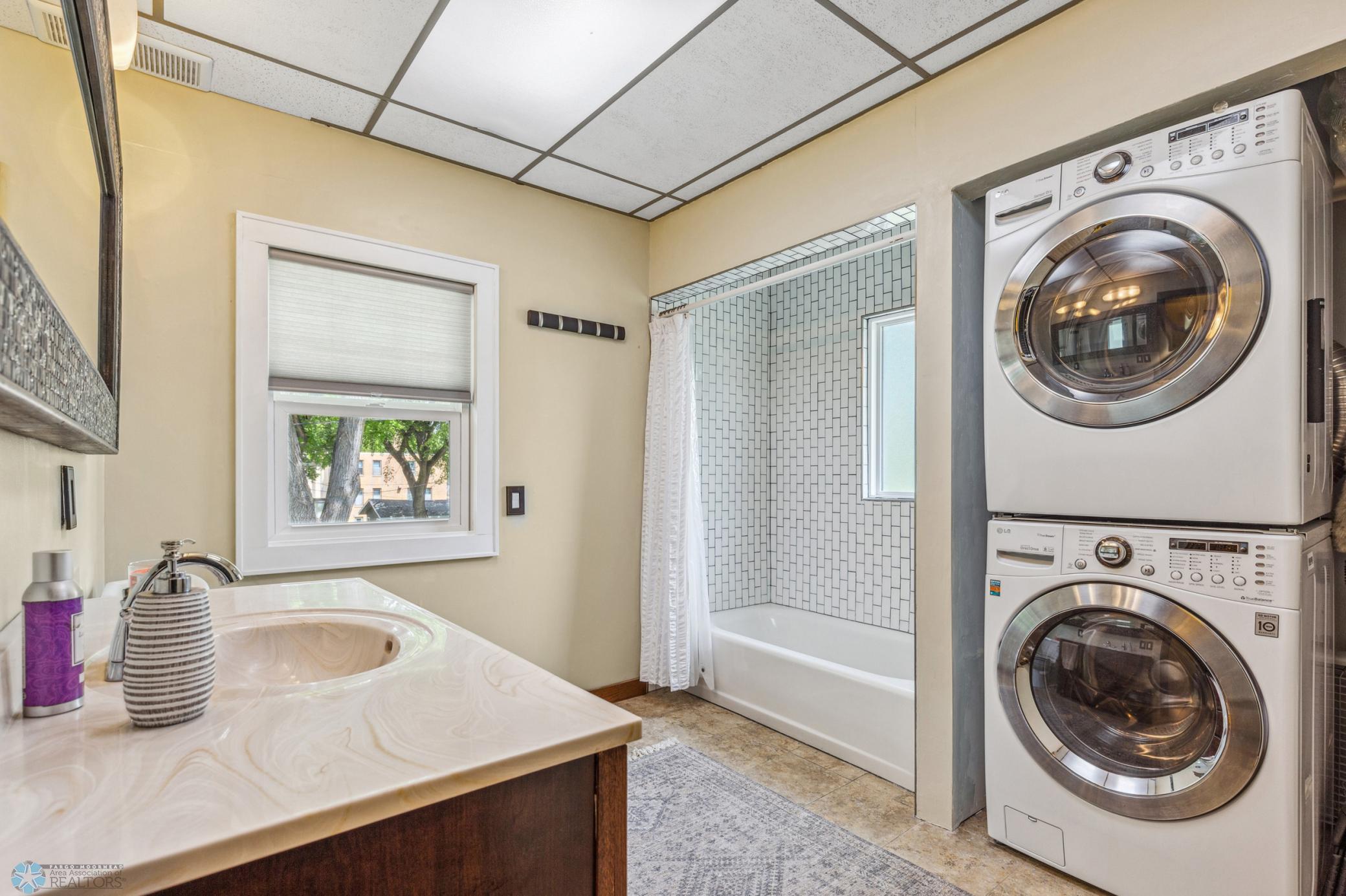 Main full bath with laundry - upstairs with the bedrooms!