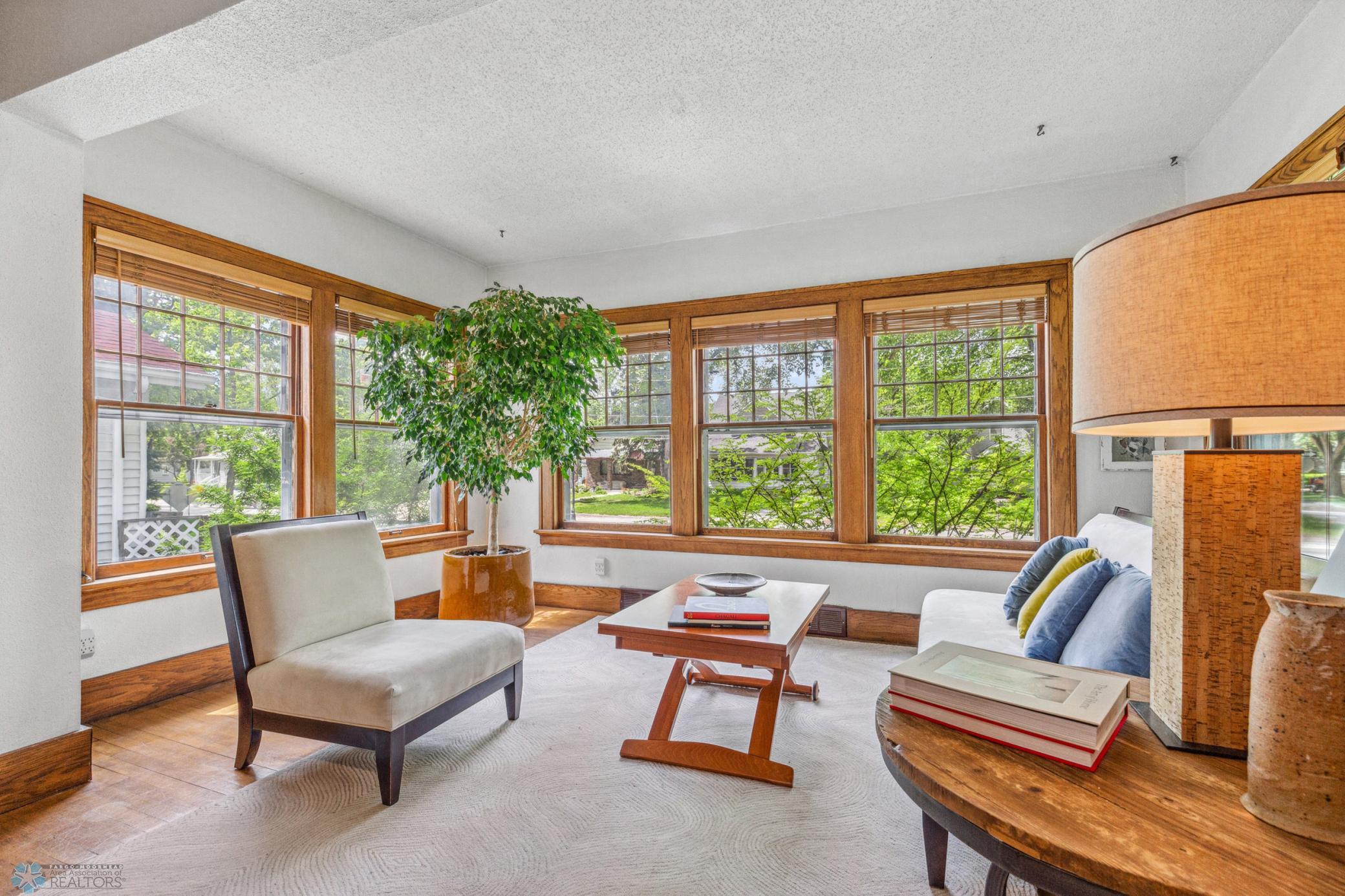 Just bathe in the light in this gorgeous sunroom!