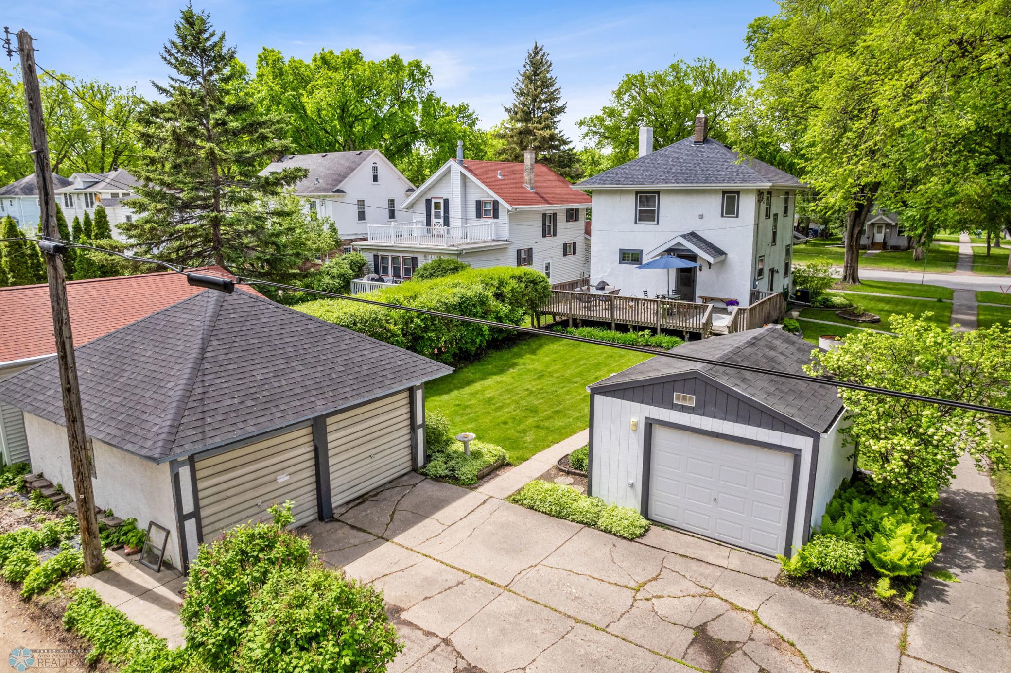 Garages/Driveway