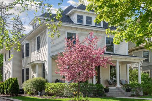 1916 James Avenue S, Minneapolis, MN 55403