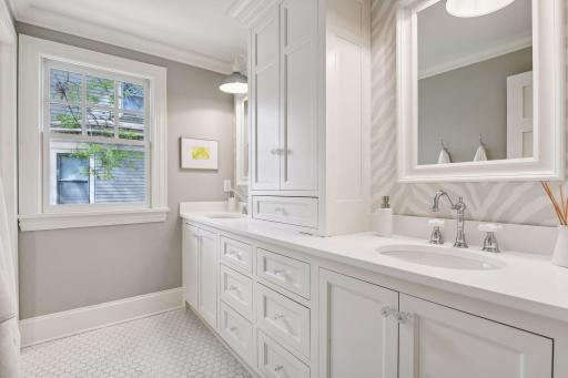 1916 James Avenue S, Minneapolis, MN 55403