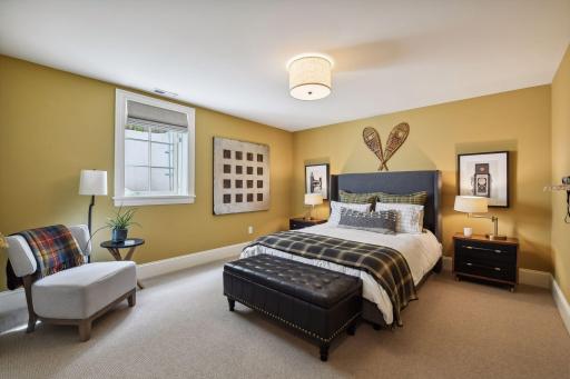 1916 James Avenue S, Minneapolis, MN 55403