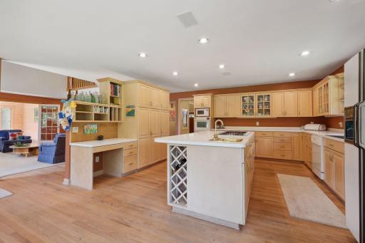 2340 Abingdon Way, Long Lake, MN 55356