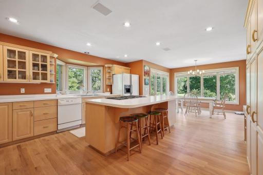 2340 Abingdon Way, Long Lake, MN 55356