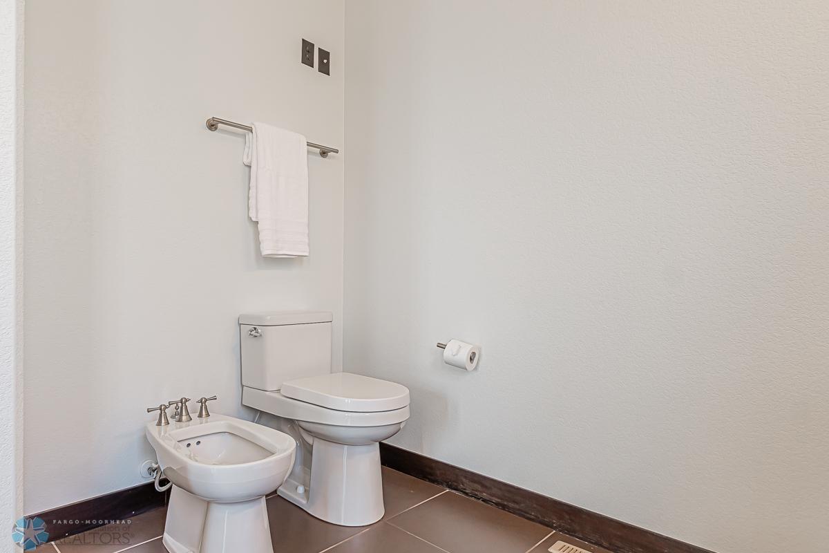 Primary_Bathroom_3.jpg