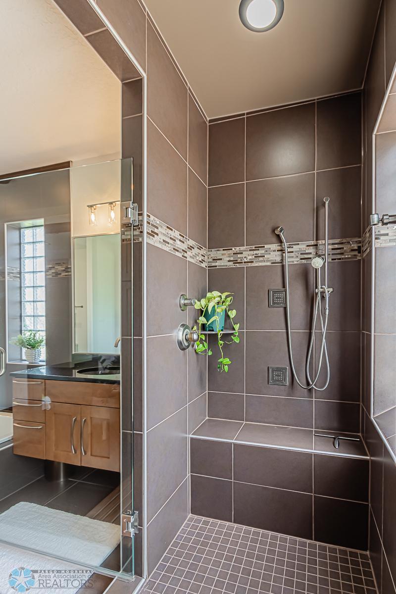 Primary_Bathroom_4.jpg