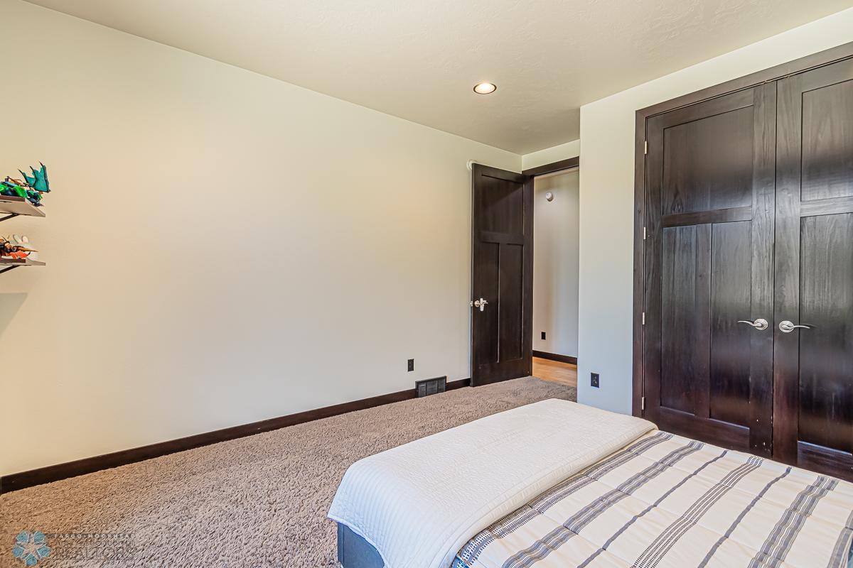 Bedroom2_2.jpg