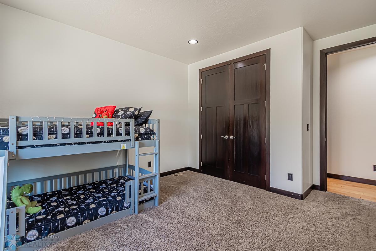 Bedroom3_2.jpg