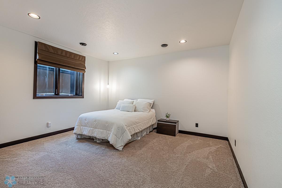 Bedroom5_1.jpg