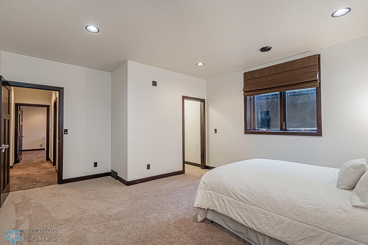 Bedroom5_2.jpg