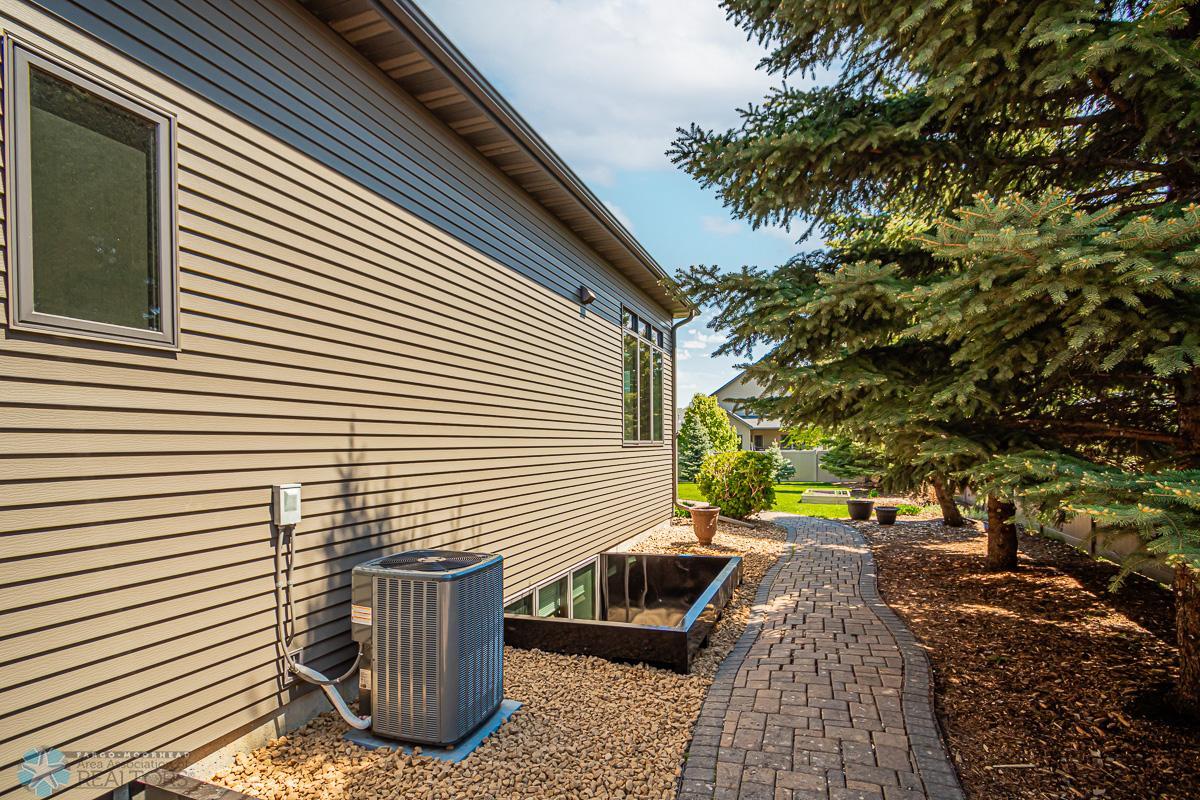 Exterior_5.jpg