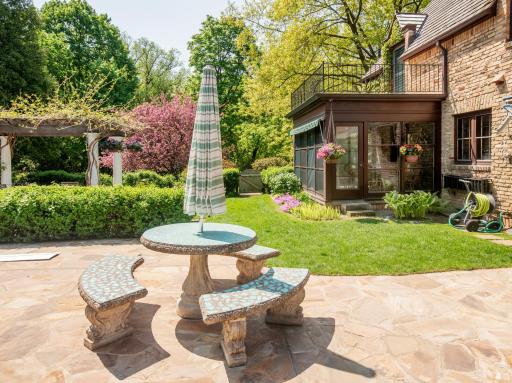 1335 Beechwood Place, Saint Paul, MN 55116