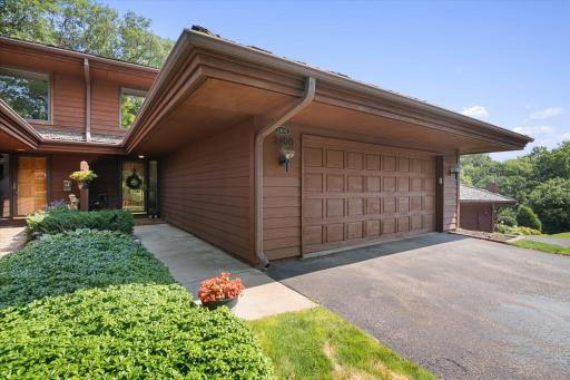 2400 Robin Oak Ridge, Hopkins, MN 55305